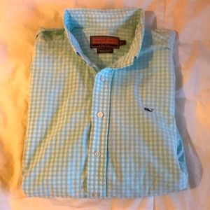 Vineyard vines men’s button down size large in excellent condition